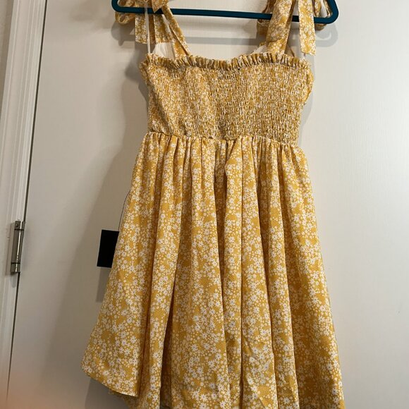 NWT sunny yellow Lulus dress with daisies - Picture 2 of 10